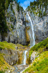 Fototapeta premium Panoramic View of Comet Falls on Sunny Day