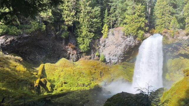 Oregon: Sahalie Falls on the McKenzie River.
