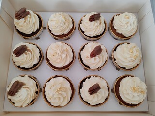 Cupcakes with nuts,  zero sugar.
