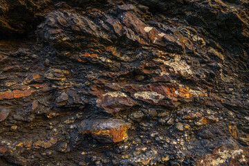 荒々しい溶岩石の表面