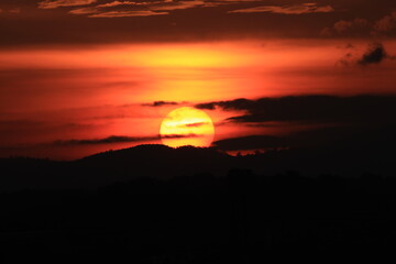 In the morning the sun is rising.