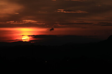 In the morning the sun is rising.