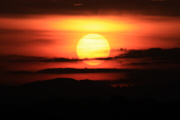 In the morning the sun is rising.
