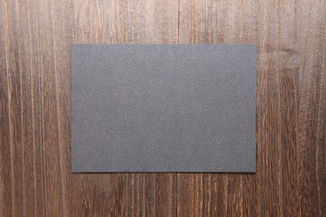 机の上の黒い紙