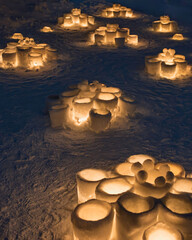 冬の夜を照らす氷のランタン