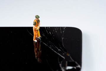 The smartphone was damaged and need to repair which tools smartphone
