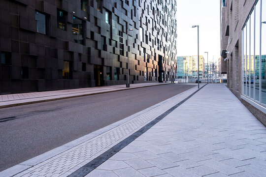 Contemporary urban fa&ccedil;ade with clear architecture, minimal surface and soft perspective including pavement copyspace, strong geometry and clean space reflecting city urbanscape streetscape