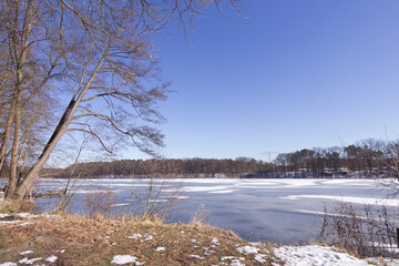 M&ouml;llensee in Brandenburg, gefrorener See im Winter