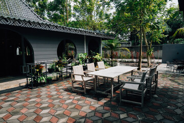 Outdoor Seating Area with Table and Chairs