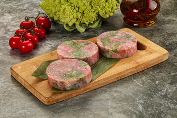 Raw Tuna medallion with broccoli