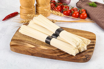 Raw dry white wheat noodles