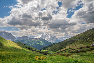 Obraz premium Sella mountain range and Sasso Pordoi images from Col Rodella with a cloudy sky in the background, Dolomites, Italy