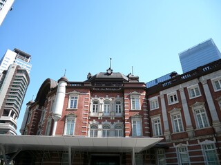 青空と東京駅