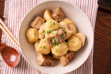 里芋と豚バラ肉の煮物｜家庭の和食主菜
