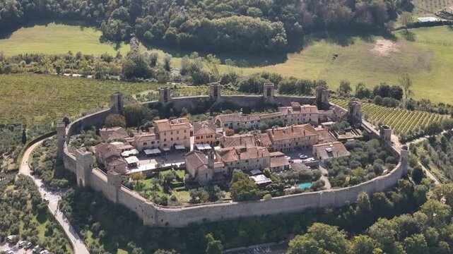 Aerial view of the walled medieval town of Monteriggioni, displaying the stone walls and buildings, surrounded by Tuscan greenery, Monteriggioni, Tuscany, Italy.
