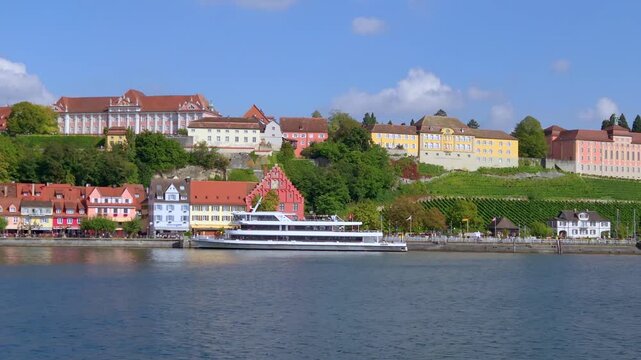 Ausblick auf Meersburg am Bodensee von Bord eines Ausflugschiffes, Baden-W&uuml;rttemberg, Deutschland, Europa