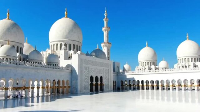 Majestic Sheikh Zayed Mosque: Architectural Marvel Under Clear Skies