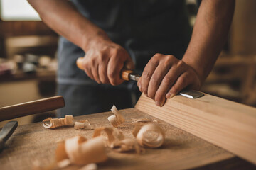 木と語らう手 ― 木工職人が削り出す日本の匠技　