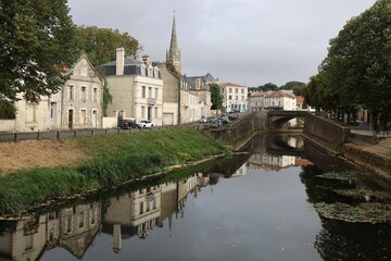 Rivière la Vendée dans la ville, ville de Fontenay le Comte, département de la Vendée, France