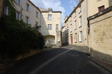 Rue typique dans la ville, ville de Fontenay le Comte, département de la Vendée, France