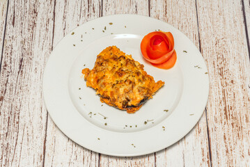 An oven-roasted eggplant stuffed with minced meat and gratinated with cheese