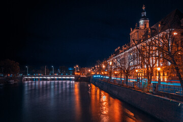 Fototapeta premium Wrocław, Noc, Światła, podróż, architektura miejska, długi czas ekspozycji, mosty, Night, Lights, travel, urban architecture, long exposure, bridges, fontanna, fountain, bridge,