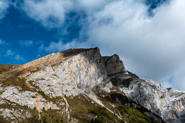 The rocky mountains and forest vegetation scenery of the Qinghai-Tibet Plateau region