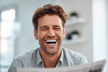 Obraz premium Businessman laughing joyfully after reading positive results, expressing success and relief.