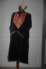Kaar kash pheran with floral designs