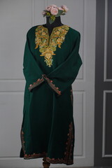 Kaar kasj kashmiri pheran for women