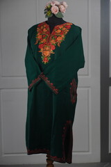 Kaar kasj kashmiri pheran for women