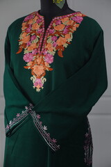 Kaar kasj kashmiri pheran for women