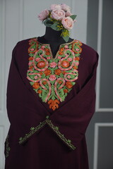 Kaar kasj kashmiri pheran for women