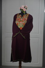 Kaar kasj kashmiri pheran for women