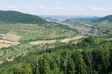 Blick nach Neidlingen und Albtrauf Schw&auml;bische Alb