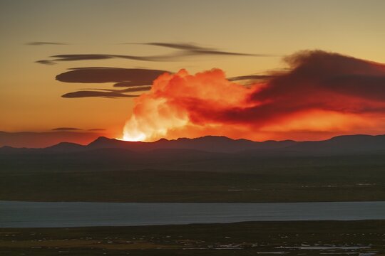 Firelight of the Holuhraun fissure eruption north of the volcano Bárðarbunga, Suður-Þingeyjarsýsla, Icelandic Highlands, North-East Iceland, Iceland