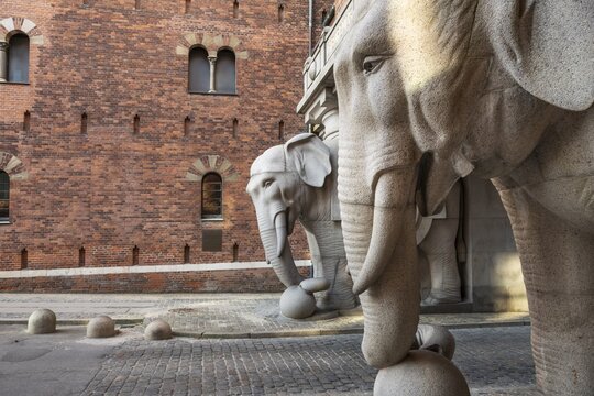 Monumental stone elephants, Elephant Gate or Elephant Portal or Elefantporten, designed by architect Vilhelm Dahlerup, Carlsberg district, Copenhagen, Denmark