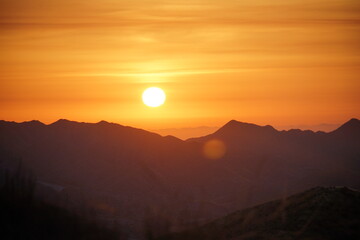 glühender Sonnenaufgang in Spanien