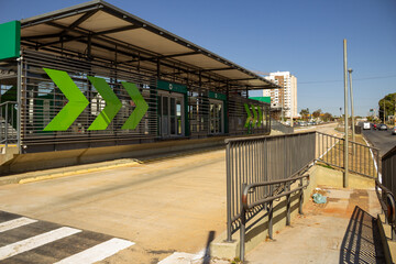 Naklejka premium Uma das estações do BRT da cidade de Goiânia na Avenida Goiás Norte.