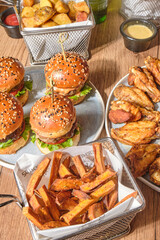 HAMBURGUESAS Y ALITAS FRITAS