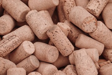 Korken von leeren Weinflaschen