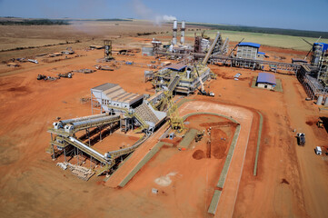 Usina de a&ccedil;&uacute;car  e &aacute;lcool em constru&ccedil;&atilde;o - Mesa alimentadora