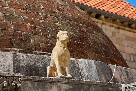 Close-up of a dog sculpture on the Small Onofrio's Fountain, a 15th-century historic landmark in the Old Town of Dubrovnik, Croatia.