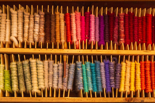 Handarbeit - Wolle - bunt - F&auml;den - Textil - Tradition - Markt