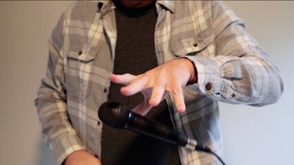 Obraz premium Older White Make Dropping the Mic - Mic Drop Concept for Getting in the Last Word or Being Done with a Conversation