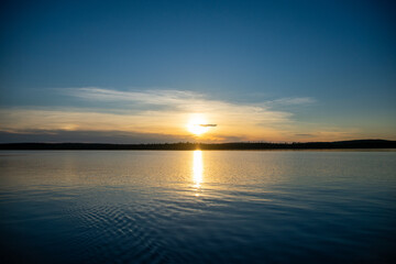Naklejka premium Sun reflecting off the lake nearing sunset Ontario Canada