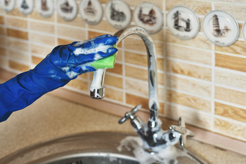 Dirty Kitchen Faucet with Cleaning Foam