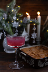 Apple pie in a mold. In the background is a decorated Christmas tree and festive decorations.