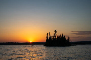Obraz premium silhouette of a small island against an orange sunset sky Ontario Canada