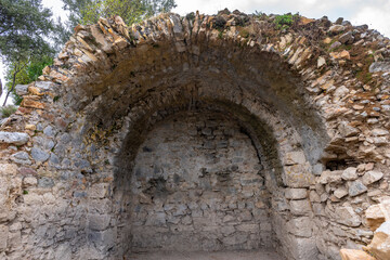 Kaunos (Carian: Kbid Lycian: Xbide Ancient Greek: &Kappa;&alpha;ῦ&nu;&omicron;&sigmaf;; Latin: Caunus) ancient city was a city of ancient Caria and in Anatolia, a few kilometres west of the modern town of Dalyan. Amphitheatre area